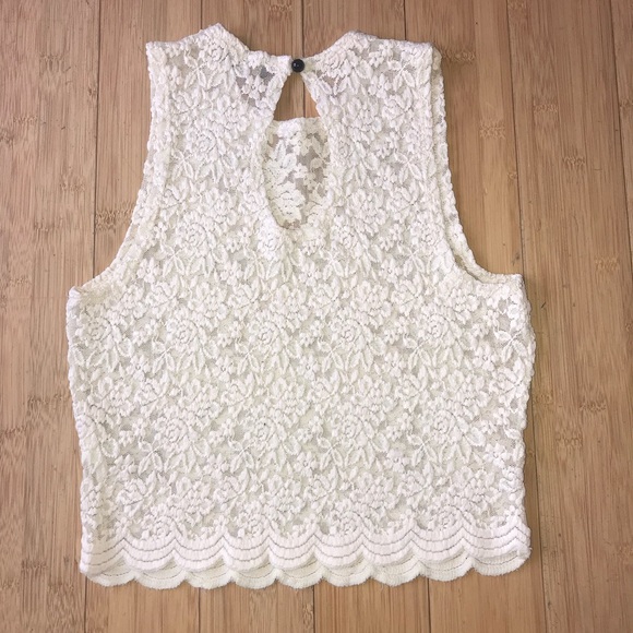 Cream Lace Crop Top Size Small - Picture 2 of 2
